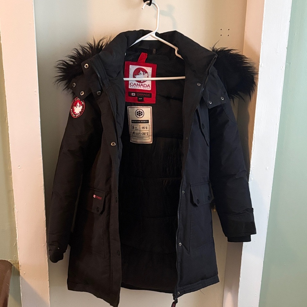 Canada weather gear Black winter coat .